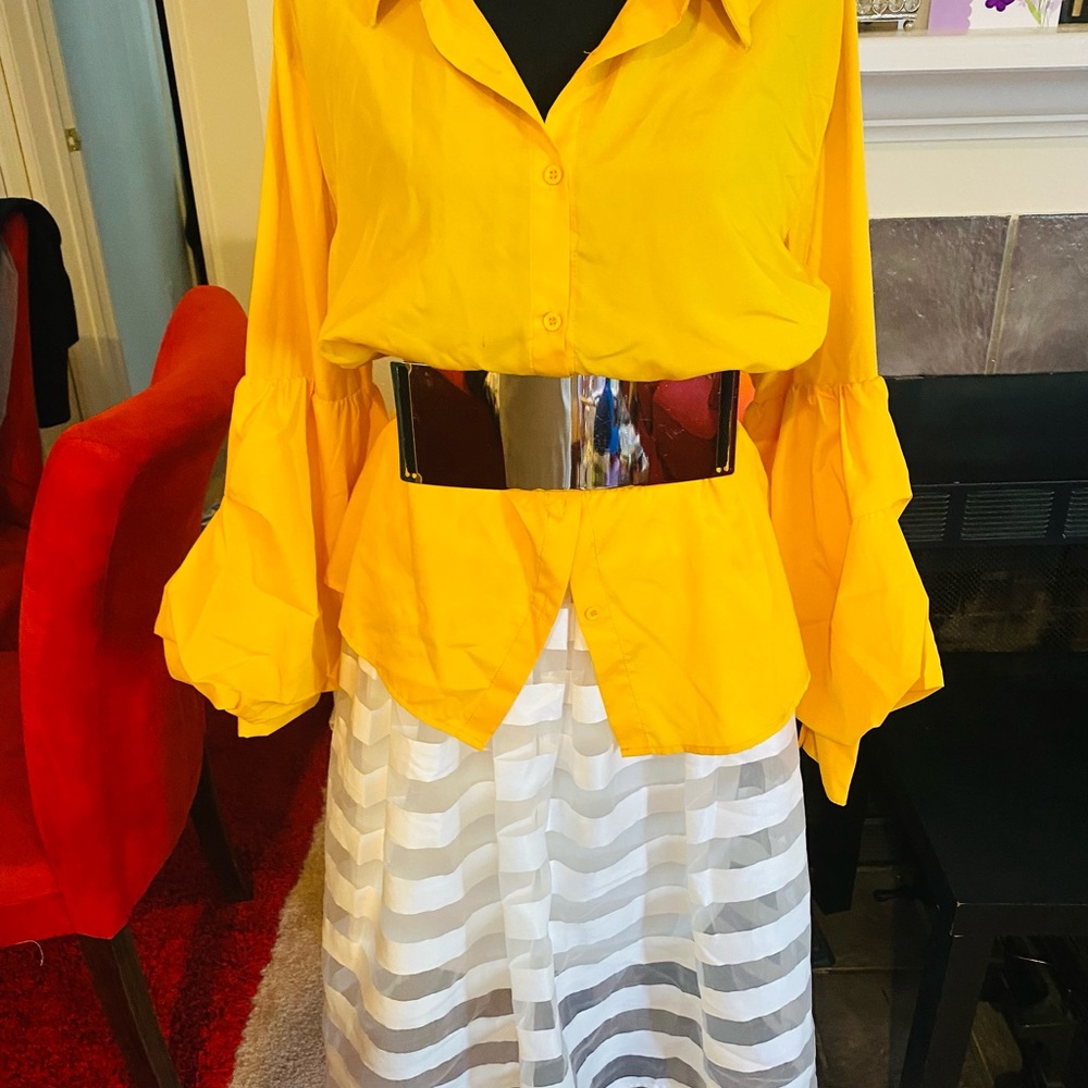 Off white mid-length skirt